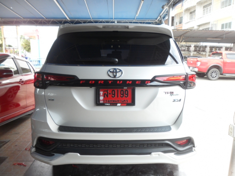 ชุดแต่ง ชุดแต่ง Fortuner 2015-2020 คิ้วฝาท้ายพร้อมตัวอักษร