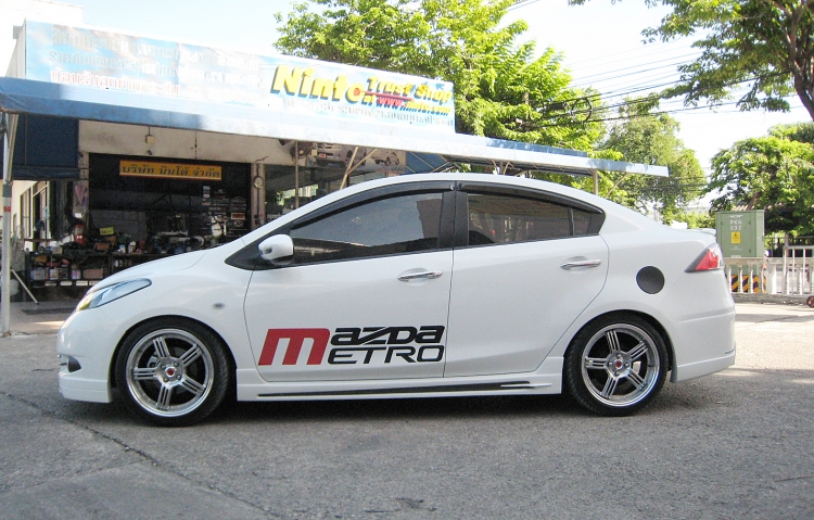 ชุดแต่ง ชุดแต่ง Mazda2 2009-2013 Job Design