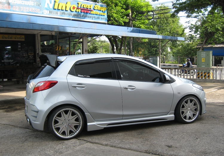 ชุดแต่ง ชุดแต่ง Mazda2 2009-2013 5ประตู R8