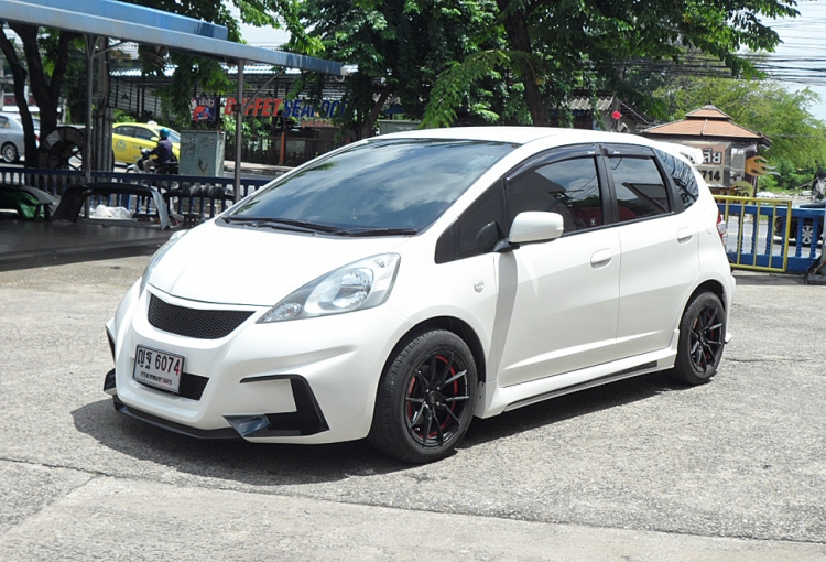 ชุดแต่ง ชุดแต่ง Jazz GE 2008-2013 รุ่น Aventador