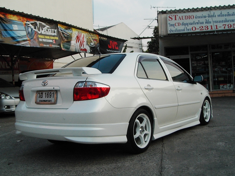 ชุดแต่ง ชุดแต่ง Vios 2003-2005 สปอยเลอร์แบบยกมีไฟเบรค